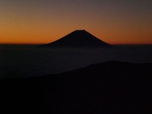 夕日の山